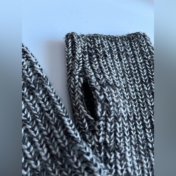 Women’s Rebecca Minkoff Marled 2 Beanie Hat and Arm Warmer 2pc Set Black Knitted - Picture 5 of 9